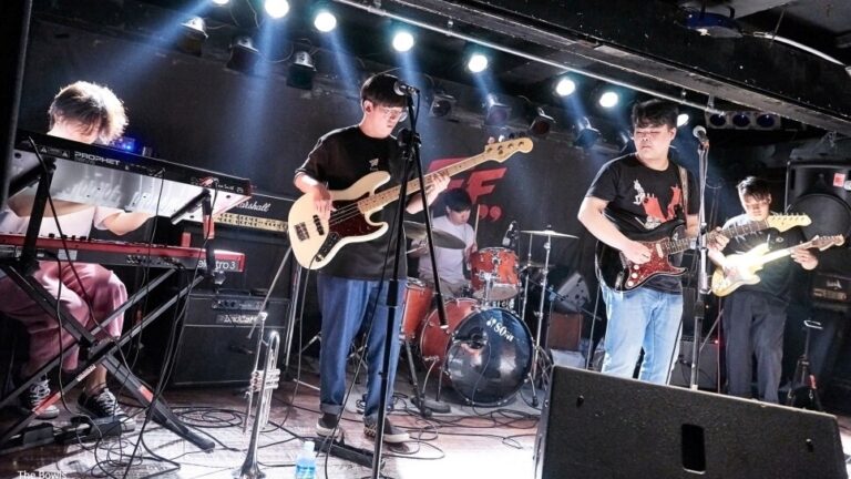 밴드 공연 볼 떄 드럼이 잘 보이는 위치